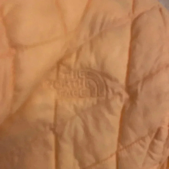 The north face puffer peach 🍑 coat size M - Picture 7 of 9